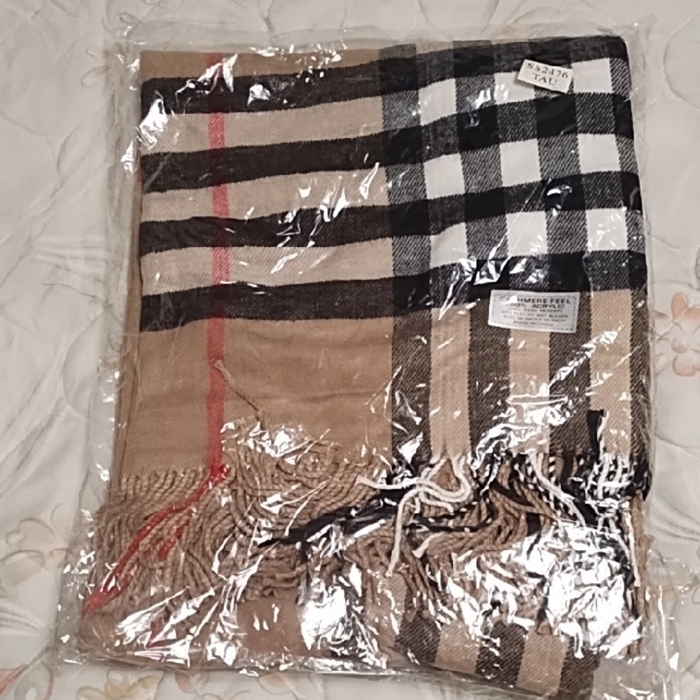 NWT Beautiful Tartan Plaid Check Scarf in Tan, Black, and Red
